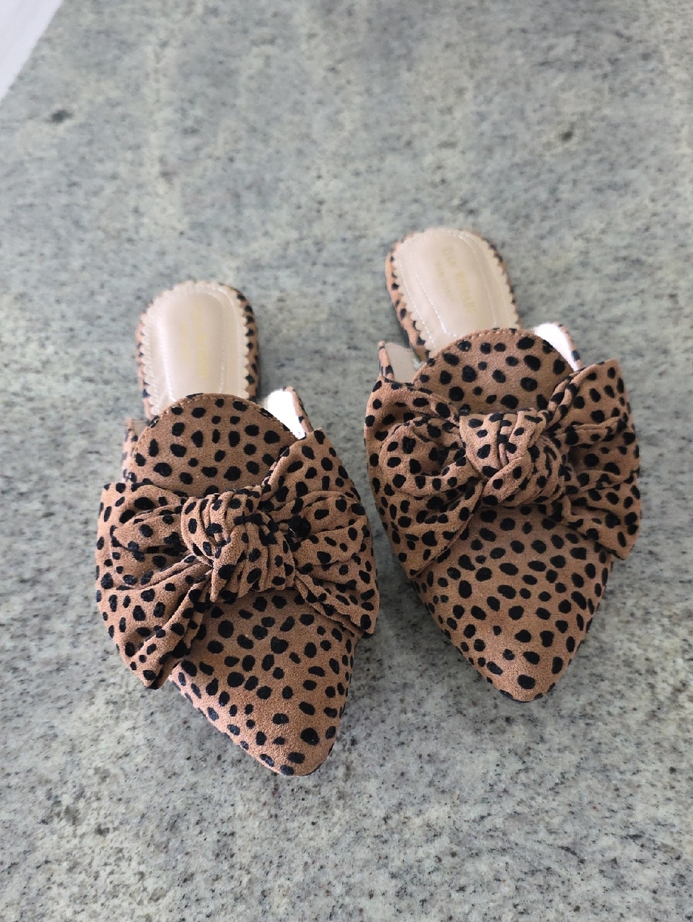 NWOT....Isaac Mizrahi Leopard Print Bow-Accent Slip-On Mules in Tan and Black